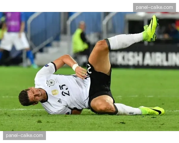 战术复盘：日本队短传渗透战术为何在身体素质占优的对手面前失效